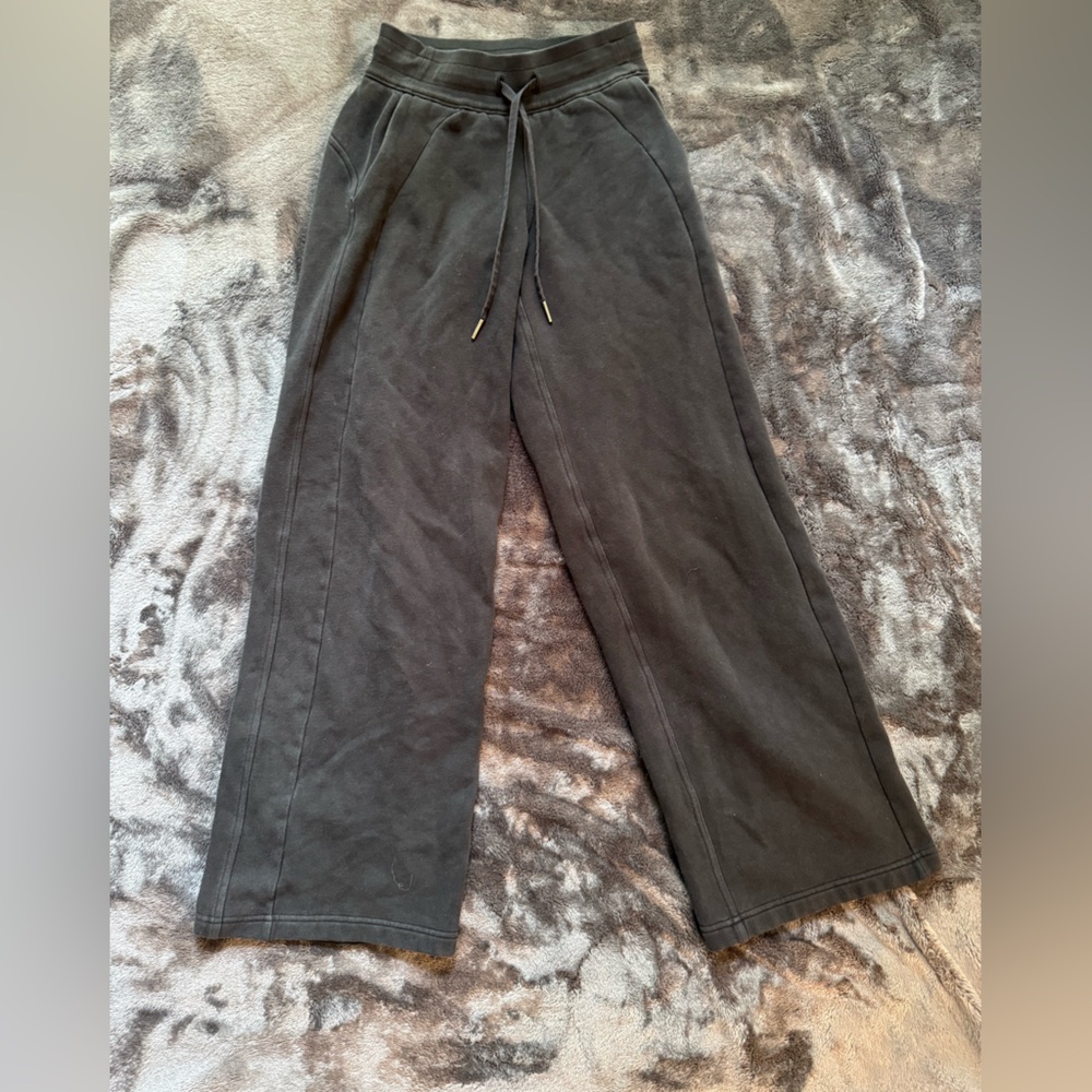 Lululemon Scuba Mid-Rise Wide-Leg Pant in Black